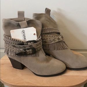 BRAND NEW!! Shyanne Brown Suede Brown Booties